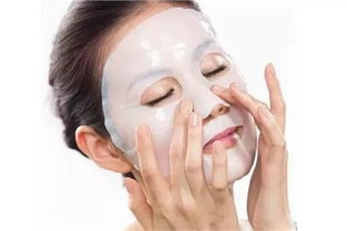 47歲的寧靜,性感由內而外 這件玫瑰煥膚衣,給你全身皮膚做面膜